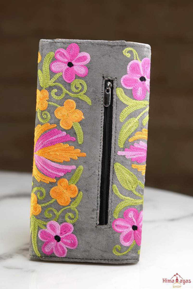 A stunning piece of handcrafted wallet specially designed with Kashmiri style hand-embroidery. Perfect for everyday use, you can organise your money and cards perfectly in this wallet.
