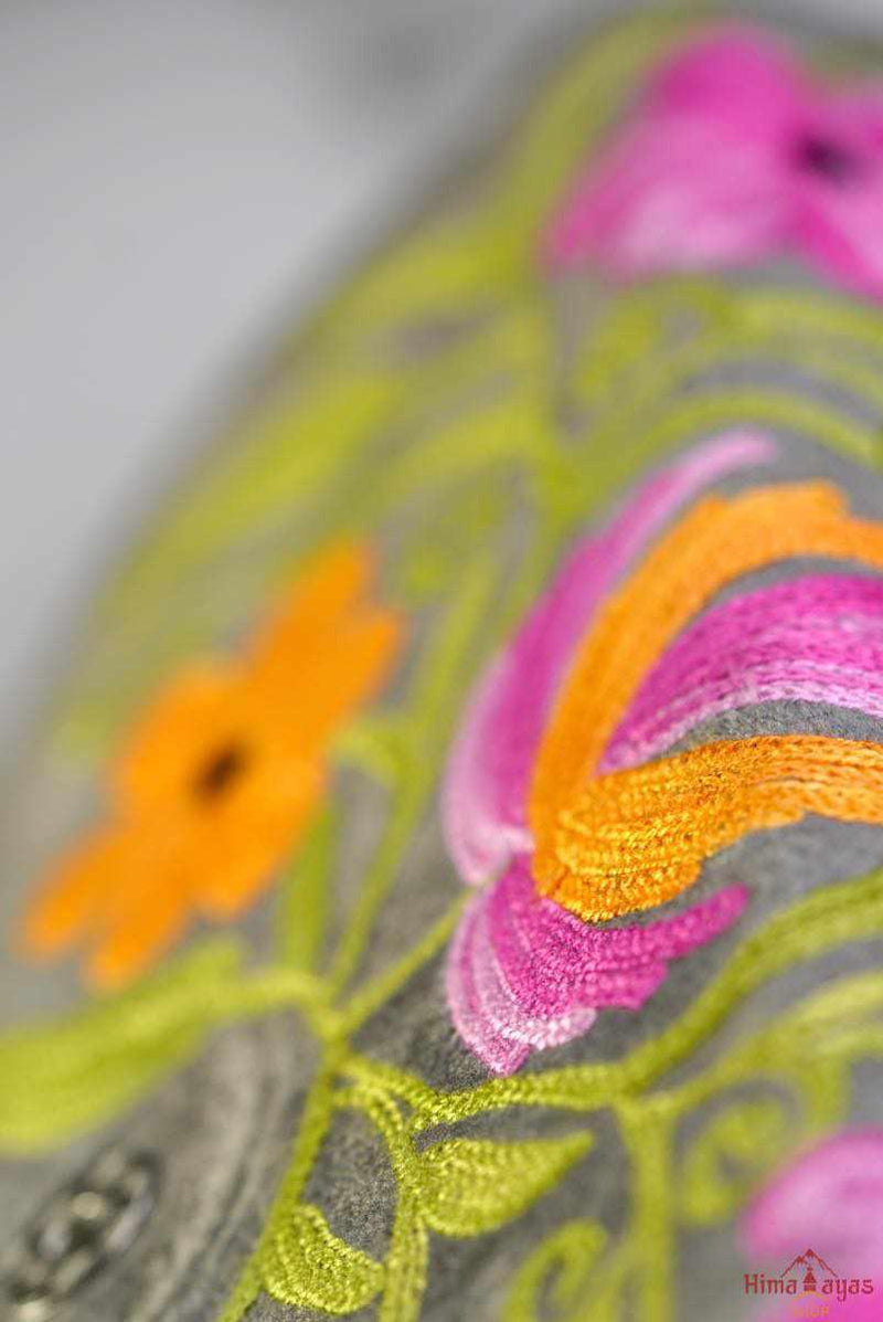 A stunning piece of handcrafted wallet specially designed with Kashmiri style hand-embroidery. Perfect for everyday use, you can organise your money and cards perfectly in this wallet.