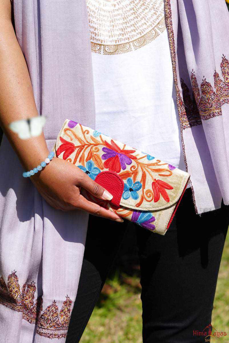 This stunning piece of handcrafted wallet is specially designed with Kashmiri style hand-embroidery. Perfect for everyday use, you can organize your money and cards perfectly in this wallet.