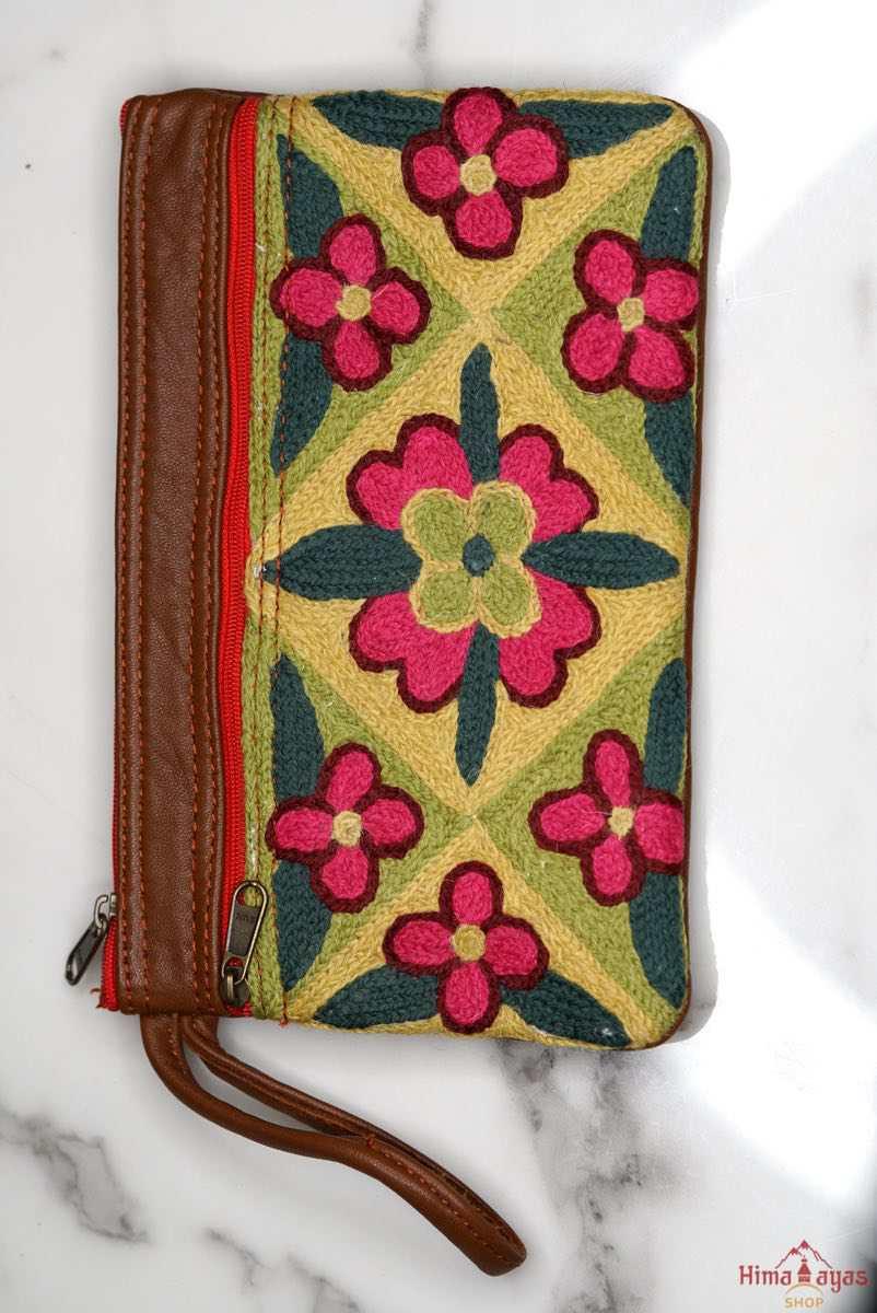 The perfect purse, engraved and fabric wallet for women that suits your style! You can use it as a wristlet purse or a clutch for days you want to travel light and easy.