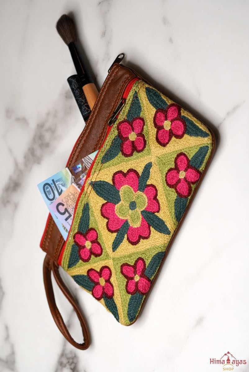 The perfect purse, engraved and fabric wallet for women that suits your style! You can use it as a wristlet purse or a clutch for days you want to travel light and easy.