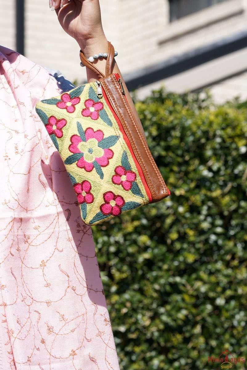 The perfect purse, engraved and fabric wallet for women that suits your style! You can use it as a wristlet purse or a clutch for days you want to travel light and easy.