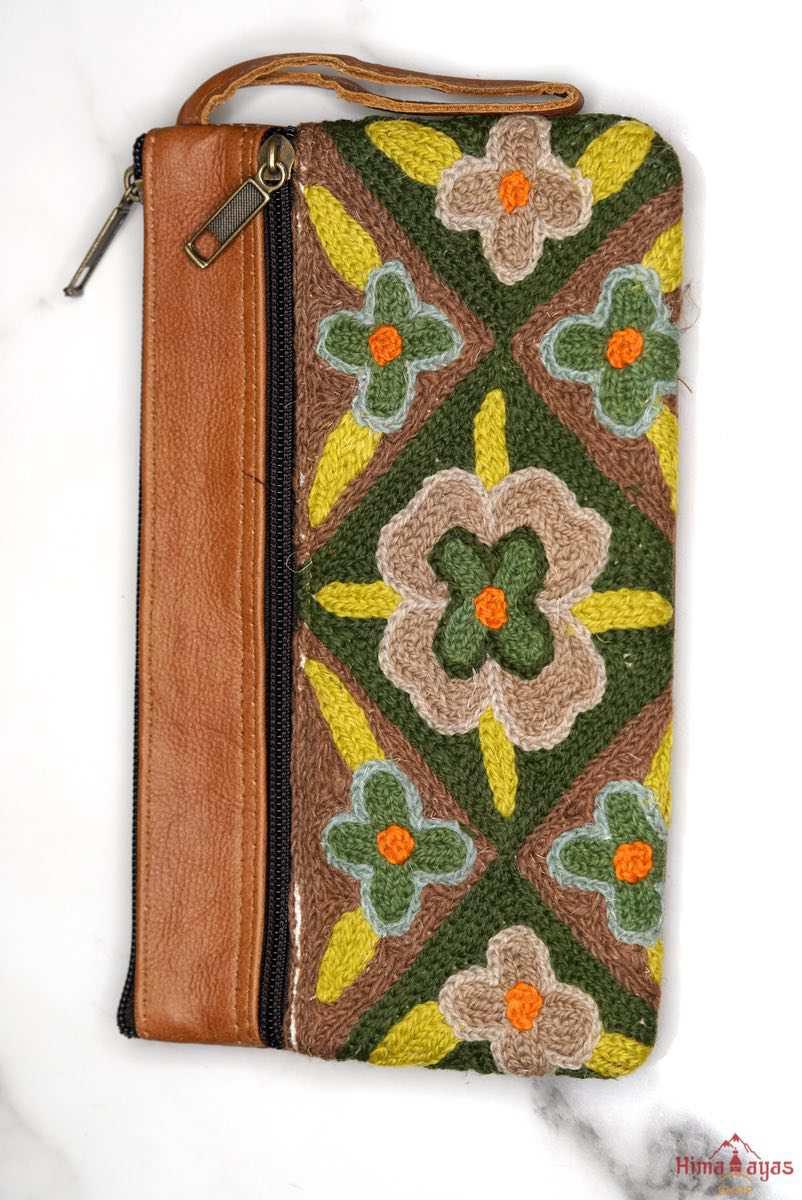 The perfect purse, engraved and fabric wallet for women that suits your style! You can use it as a wristlet purse or a clutch for days you want to travel light and easy.