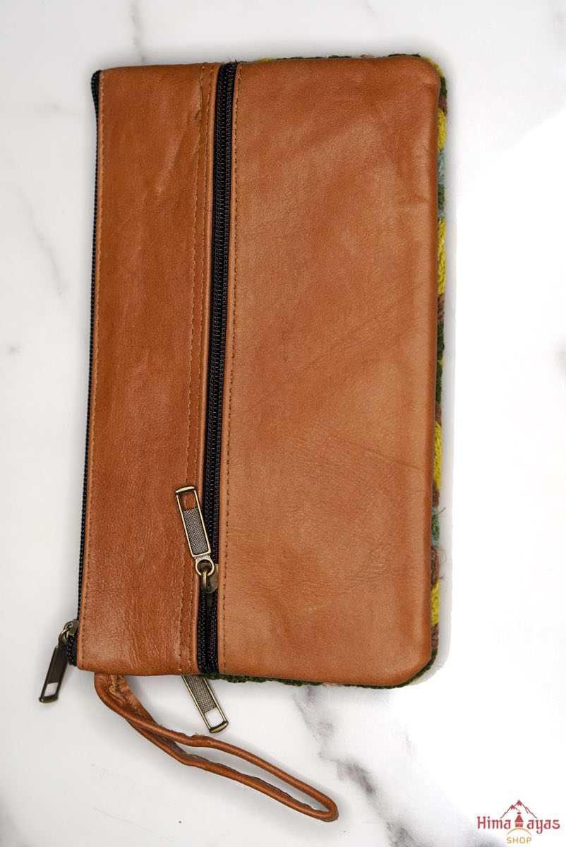 The perfect purse, engraved and fabric wallet for women that suits your style! You can use it as a wristlet purse or a clutch for days you want to travel light and easy.