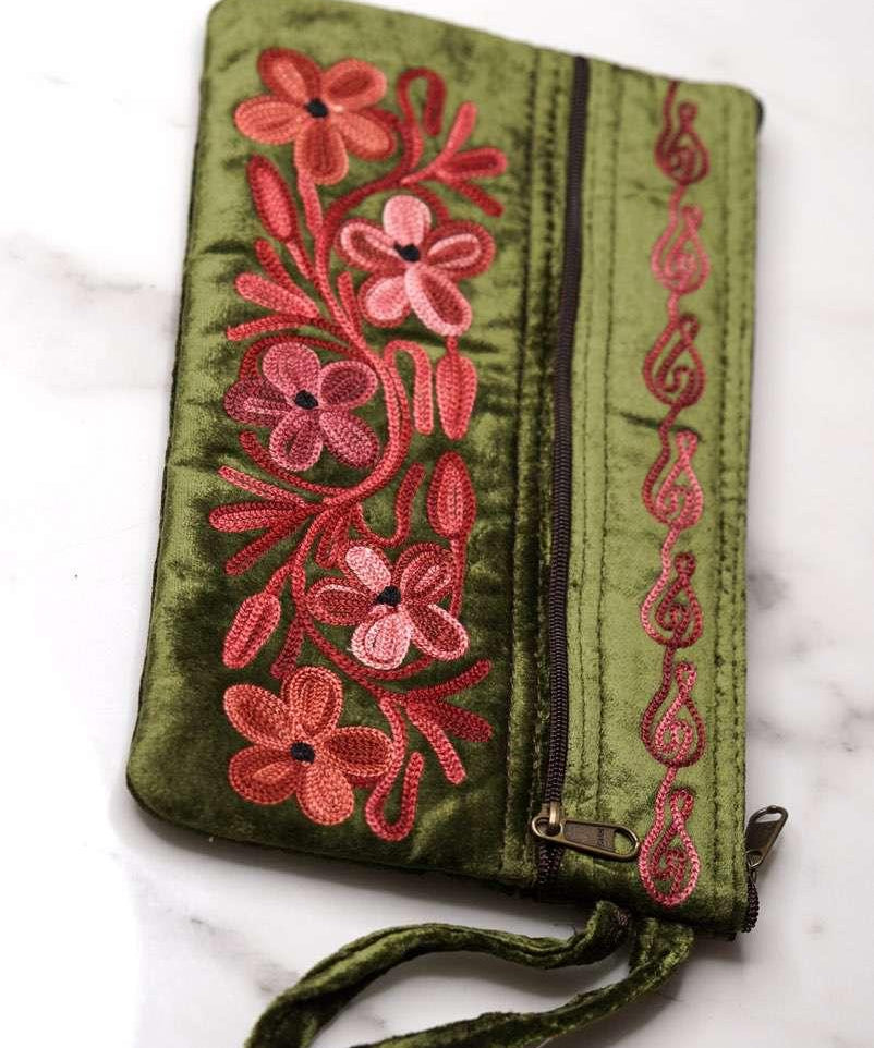 Unique style women wristlet pouch  with hand embroidery, easy to carry and stylist design
