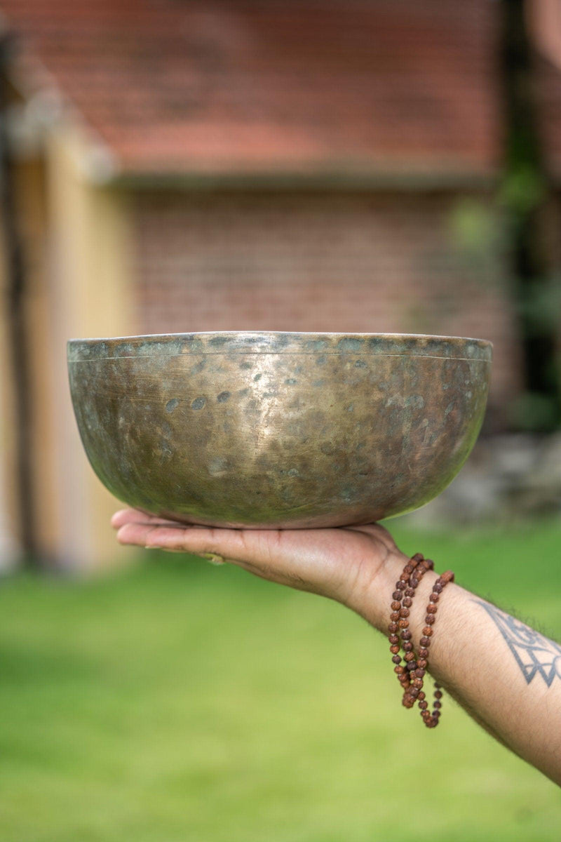Special antique sound healing jaambati singing bowl from Nepal