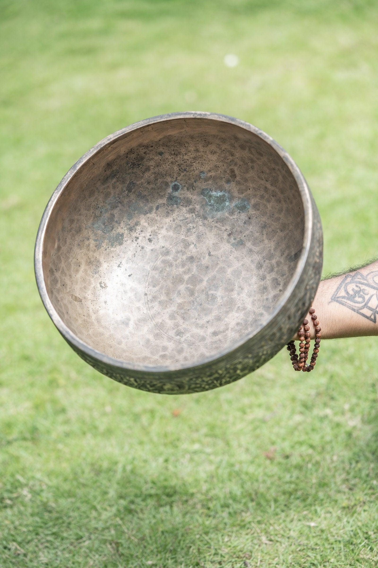 Special antique sound healing jaambati singing bowl from Nepal