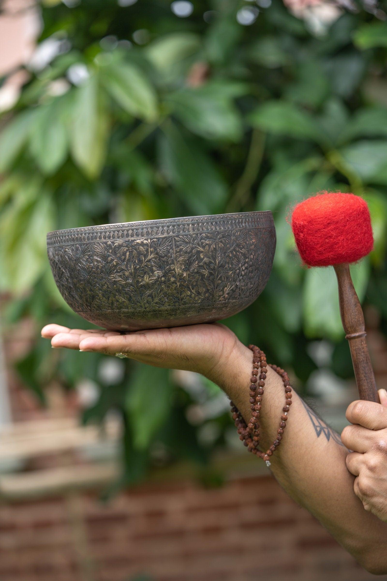 Singing Bowl with Flower Craving - HimalayasShop