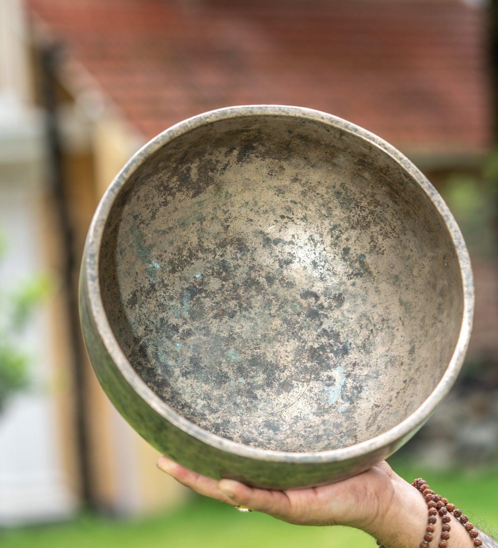 High Quality Antique Singing Bowl - Himalayas Shop