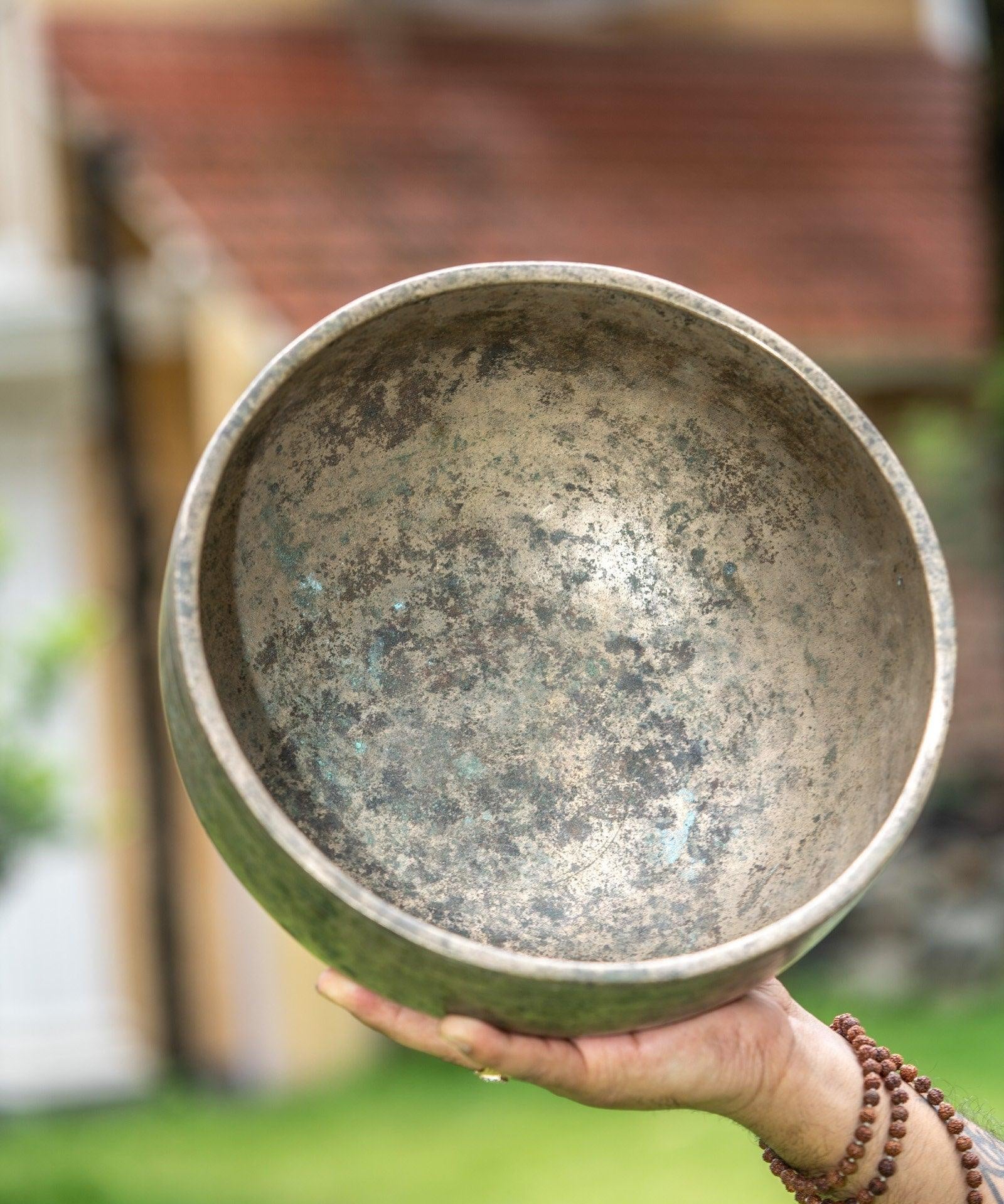 High Quality Antique Singing Bowl - Himalayas Shop