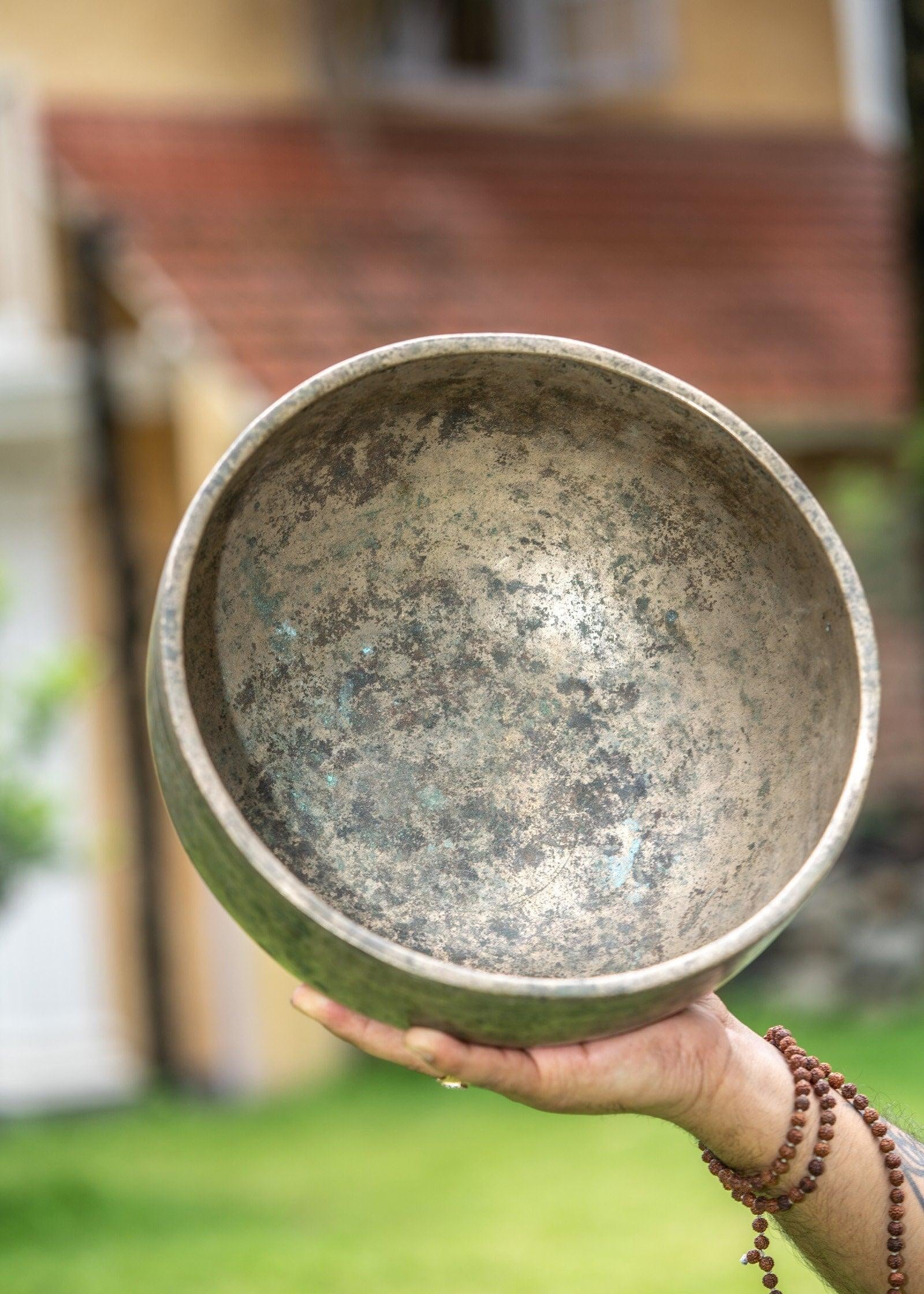 High Quality Antique Singing Bowl - Himalayas Shop