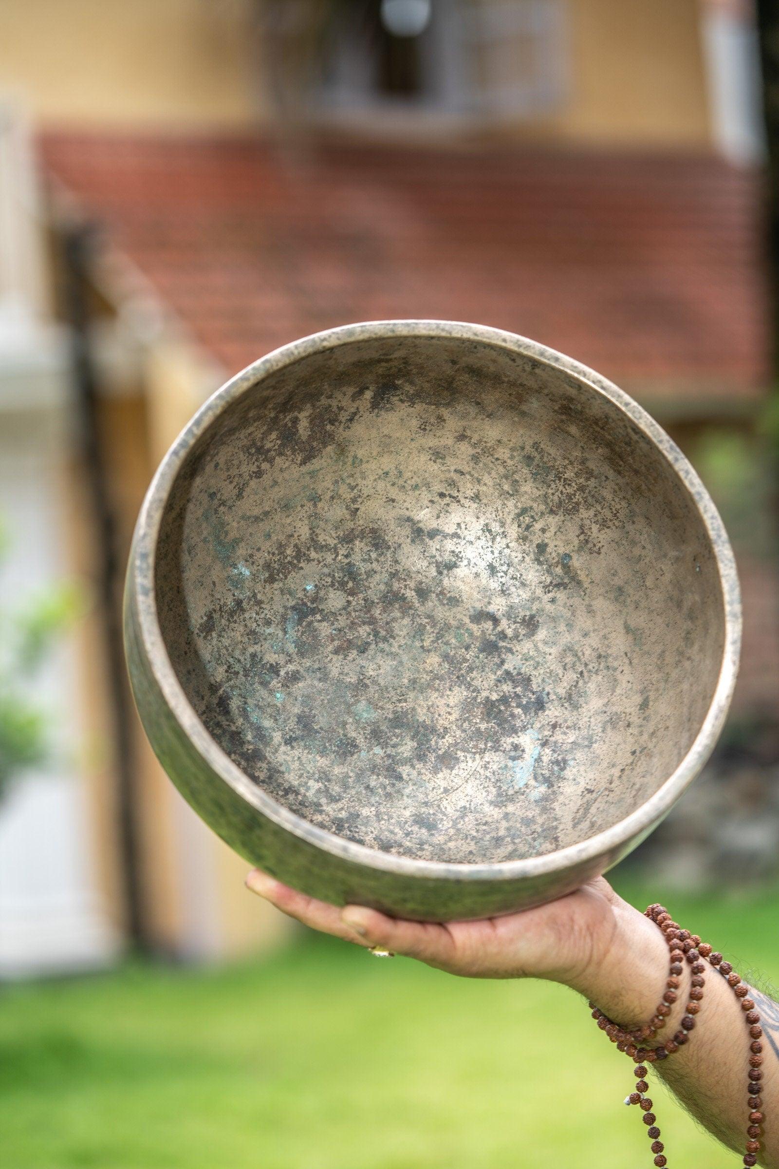High Quality Antique Singing Bowl - Himalayas Shop