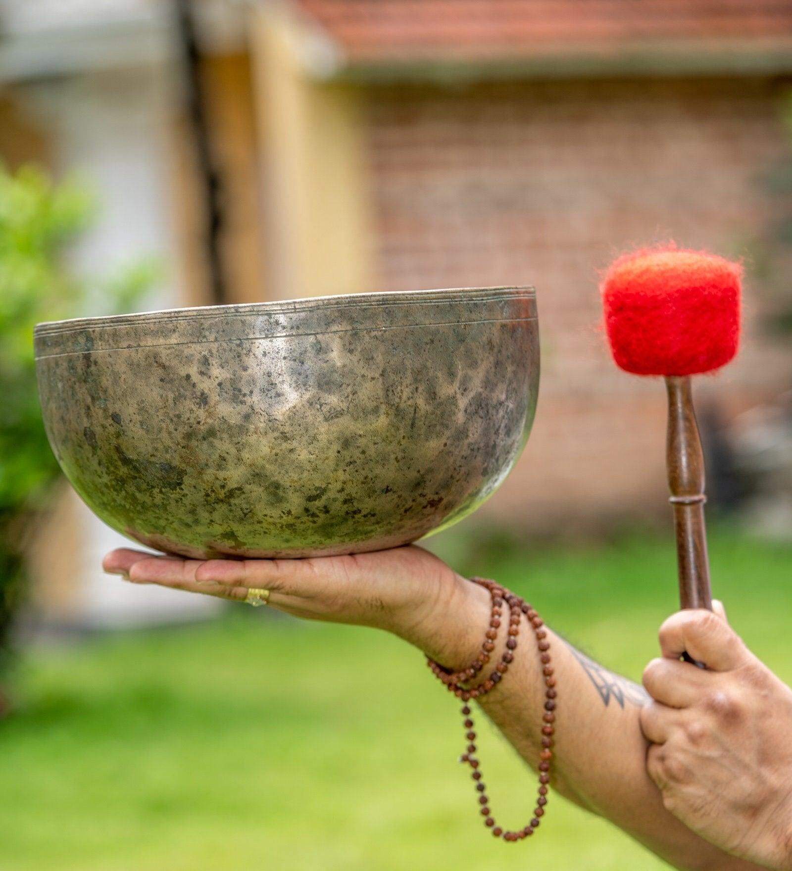 High Quality Antique Singing Bowl - Himalayas Shop