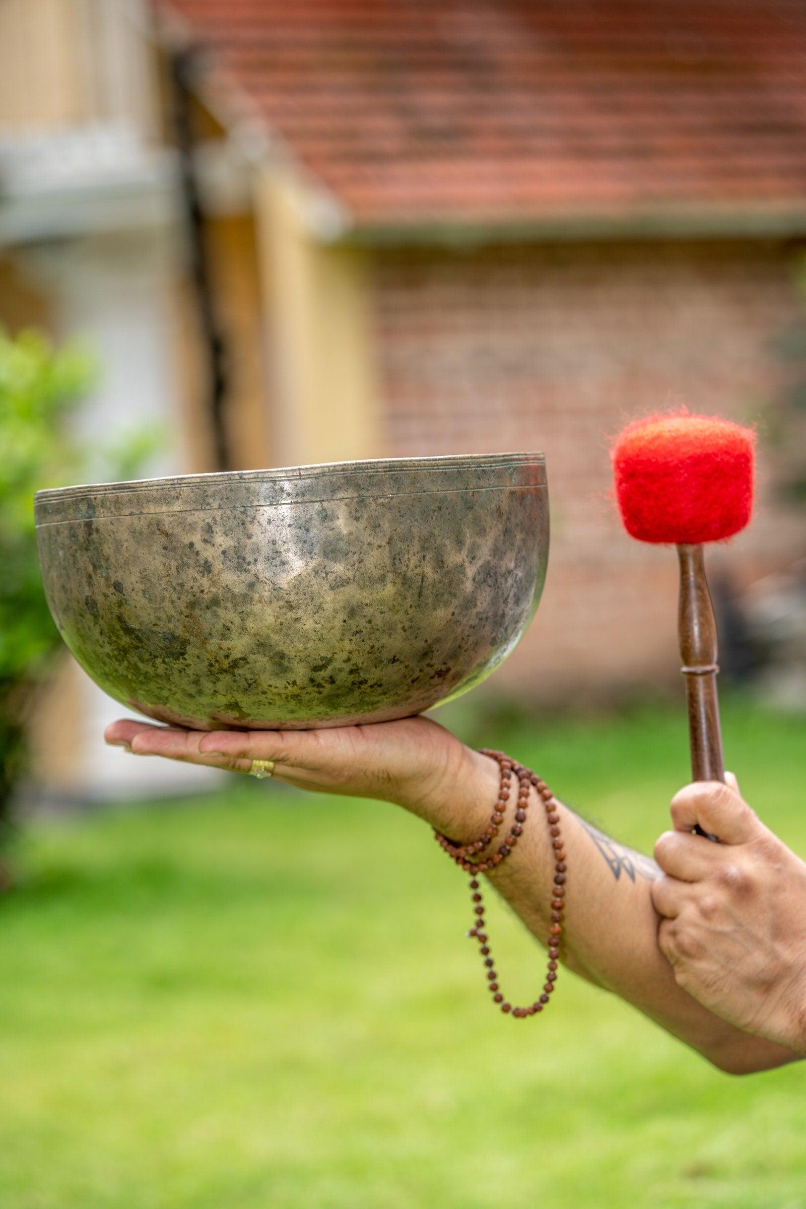 High Quality Antique Singing Bowl - Himalayas Shop