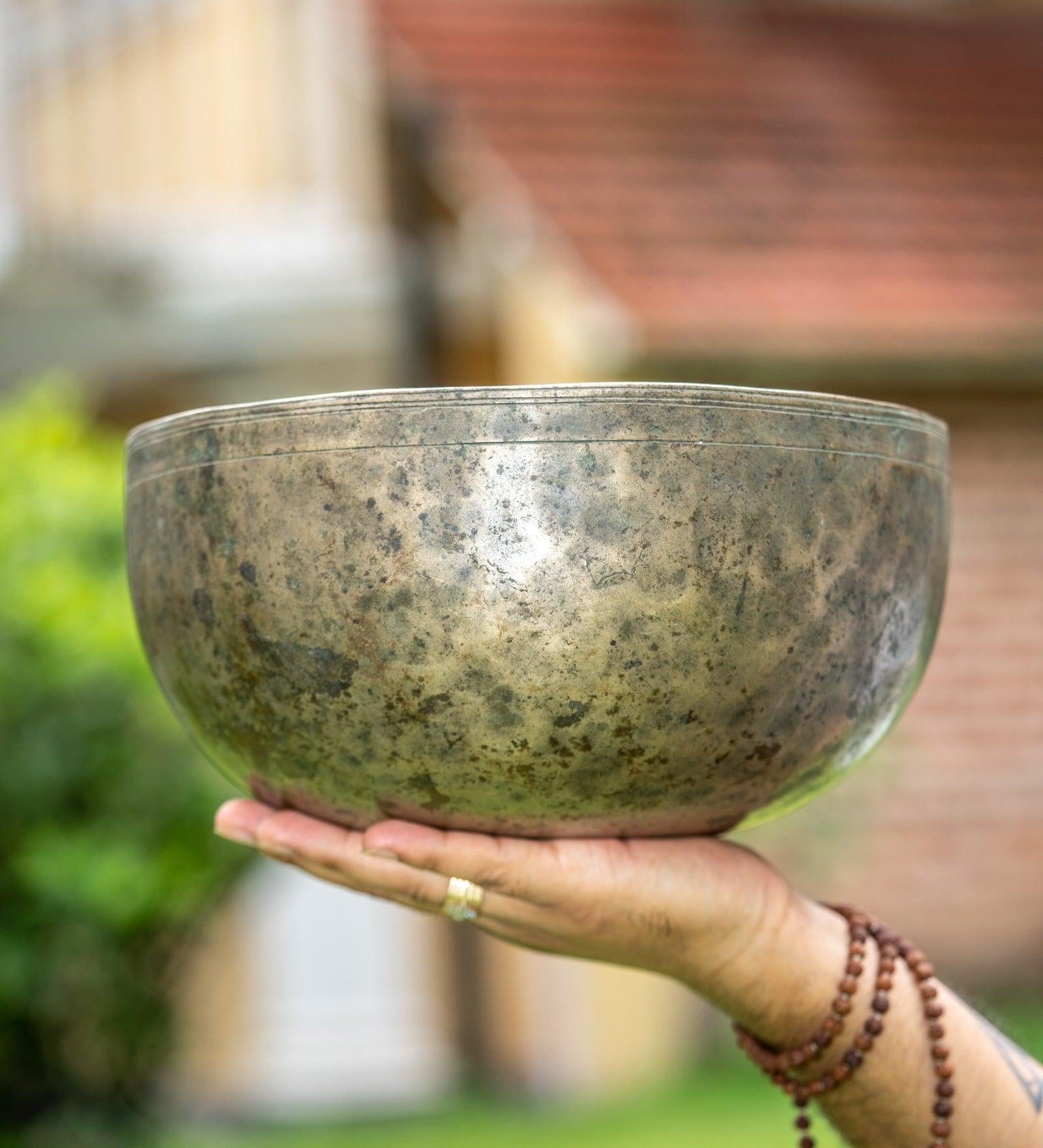 High Quality Antique Singing Bowl - Himalayas Shop