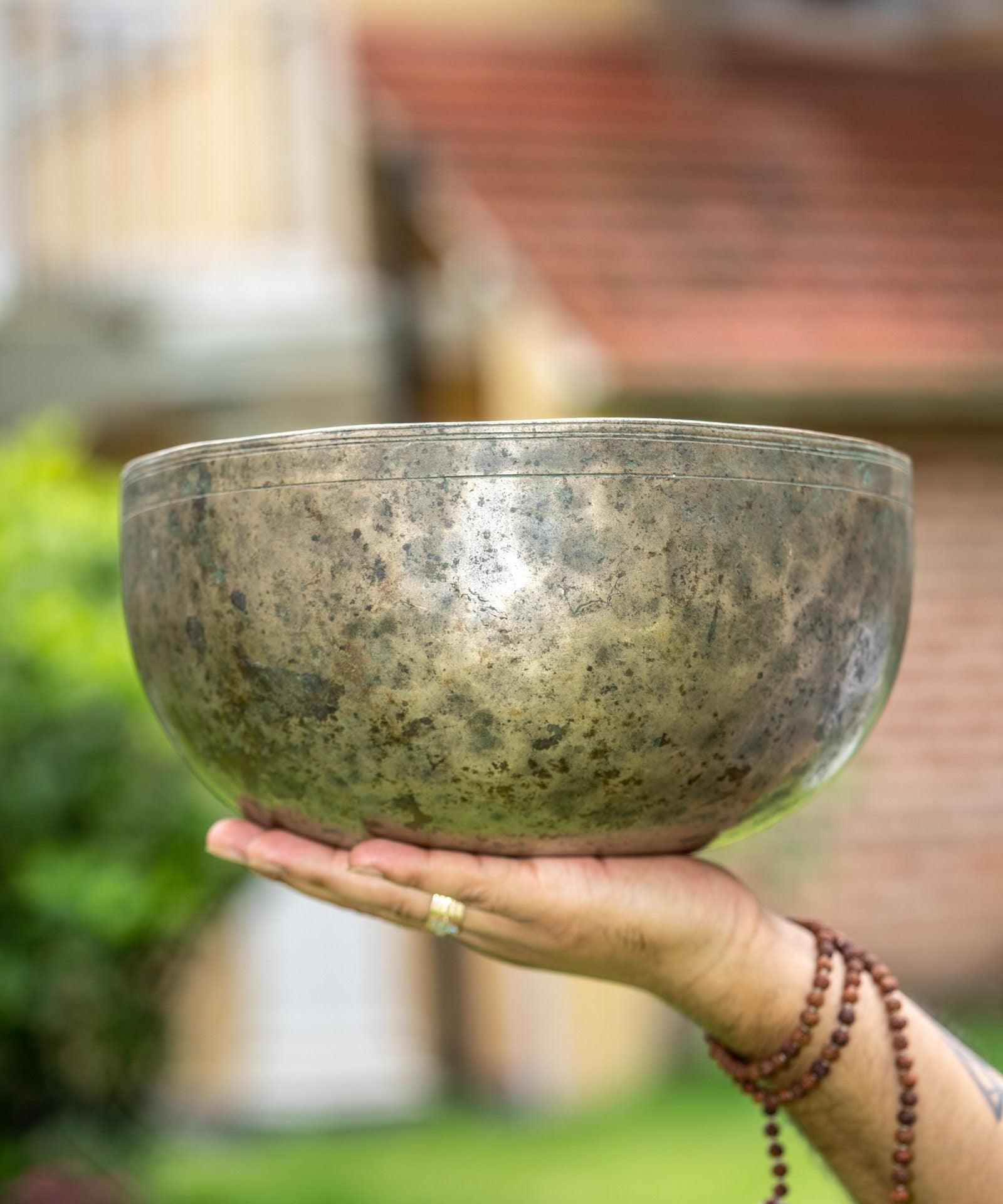 High Quality Antique Singing Bowl - Himalayas Shop