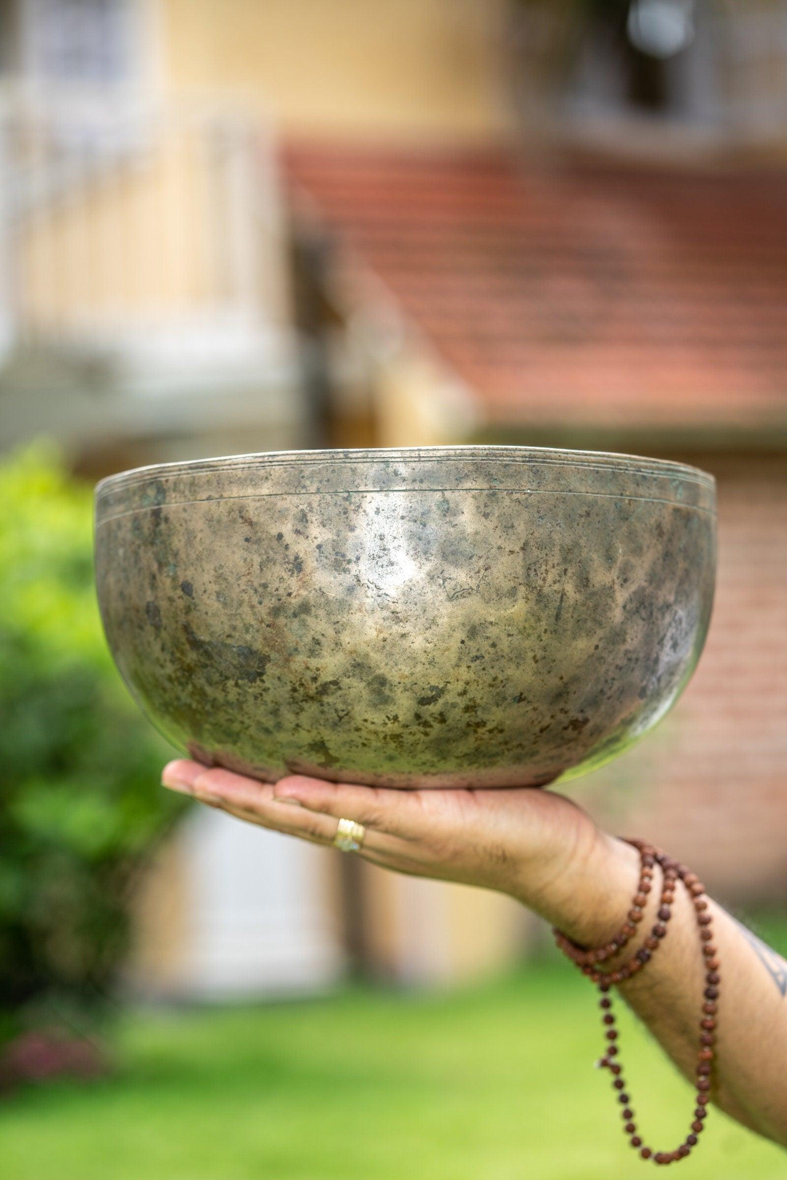 High Quality Antique Singing Bowl - Himalayas Shop