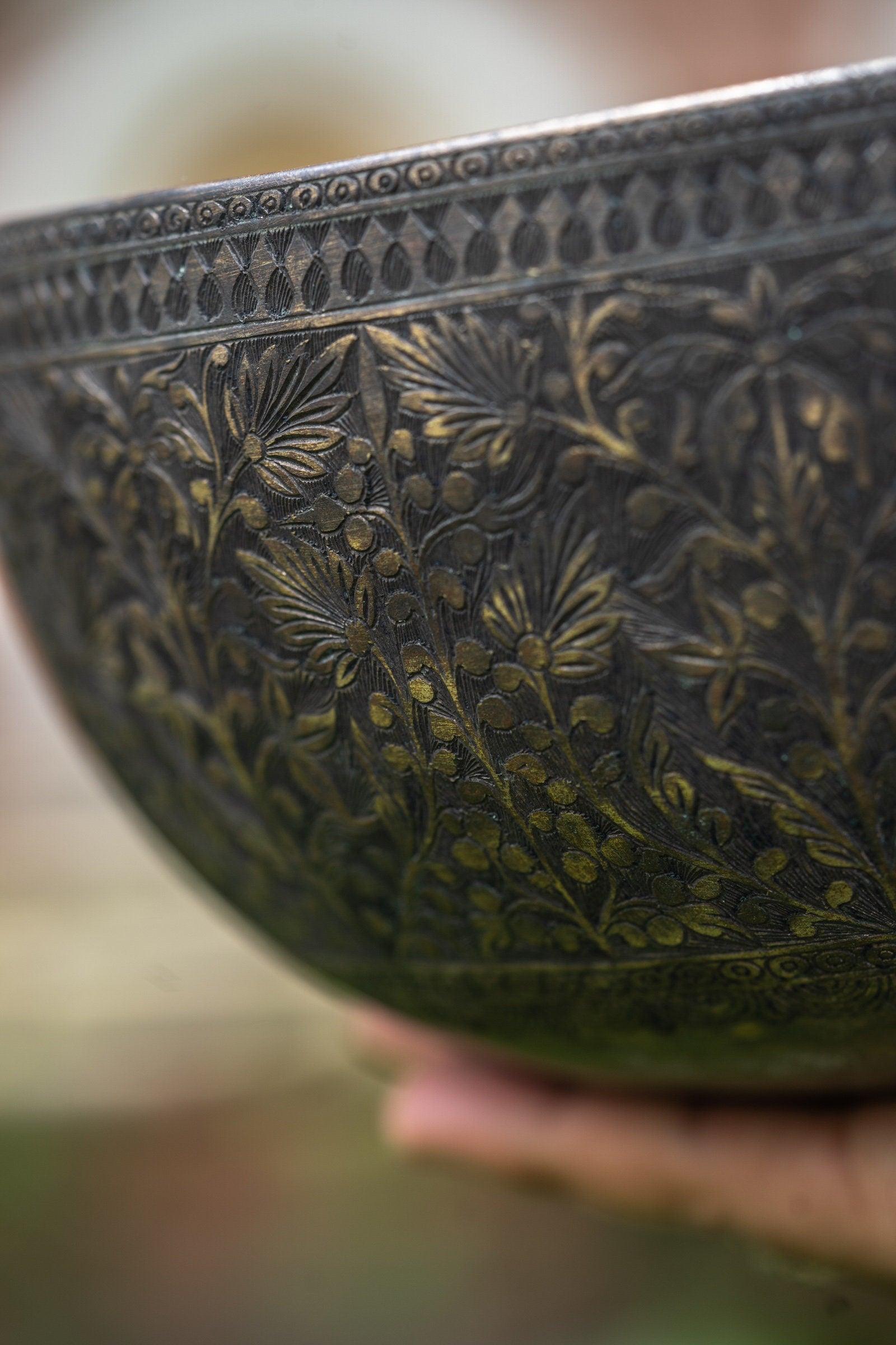 Singing Bowl with Flower Craving - Himalayas Shop