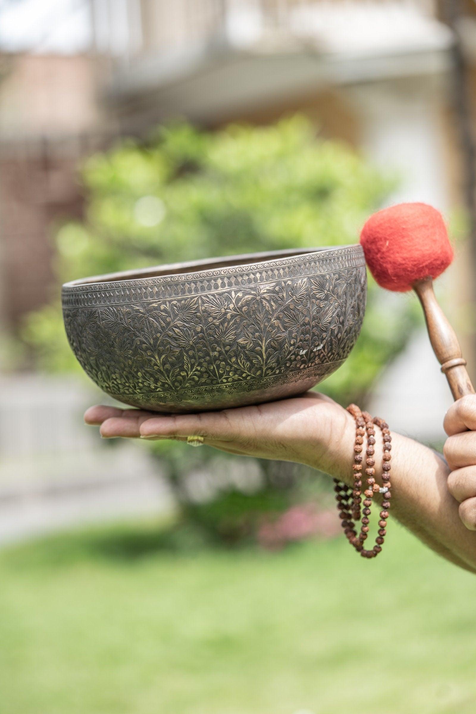 Singing Bowl with Flower Craving - Himalayas Shop