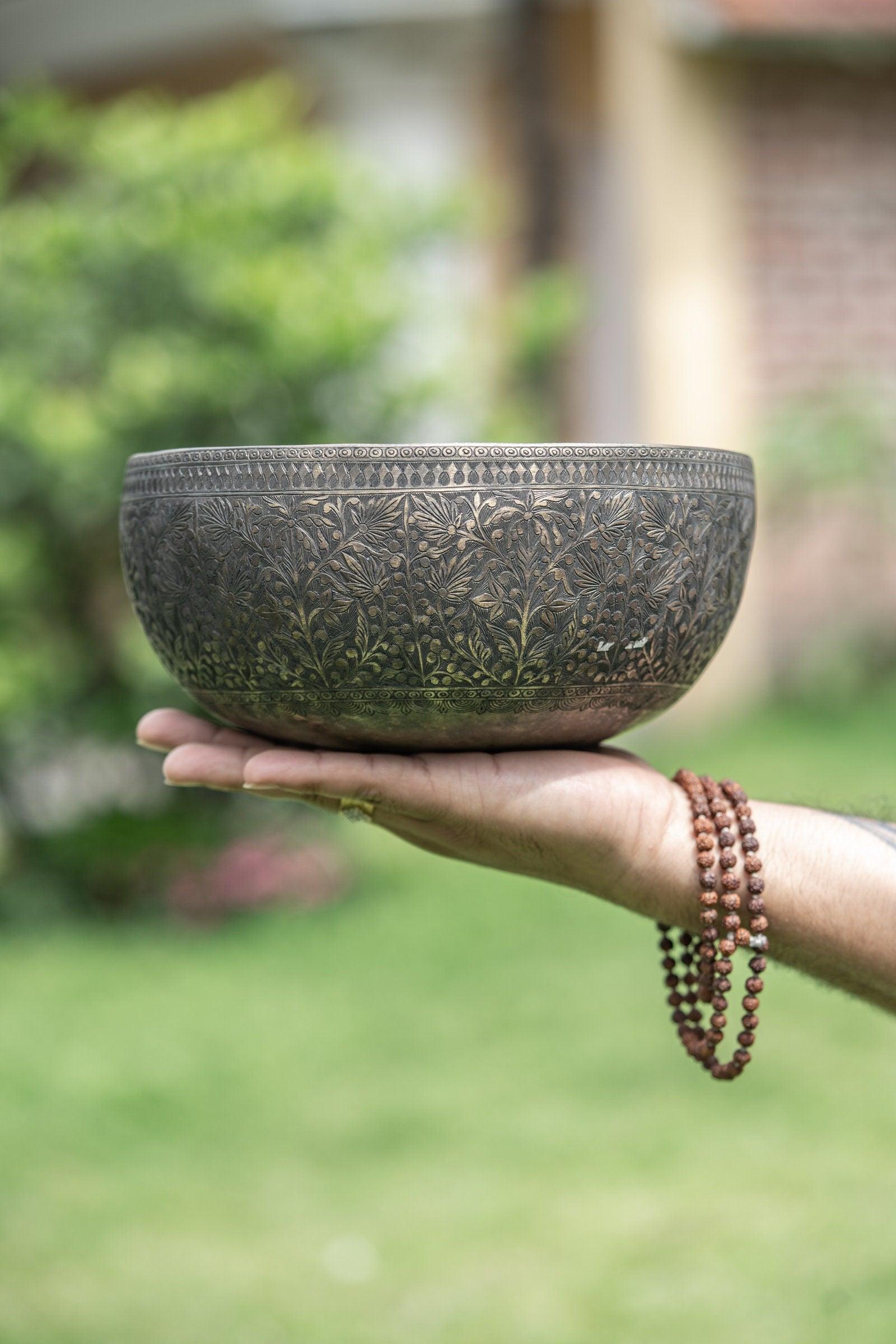 Singing Bowl with Flower Craving - Himalayas Shop