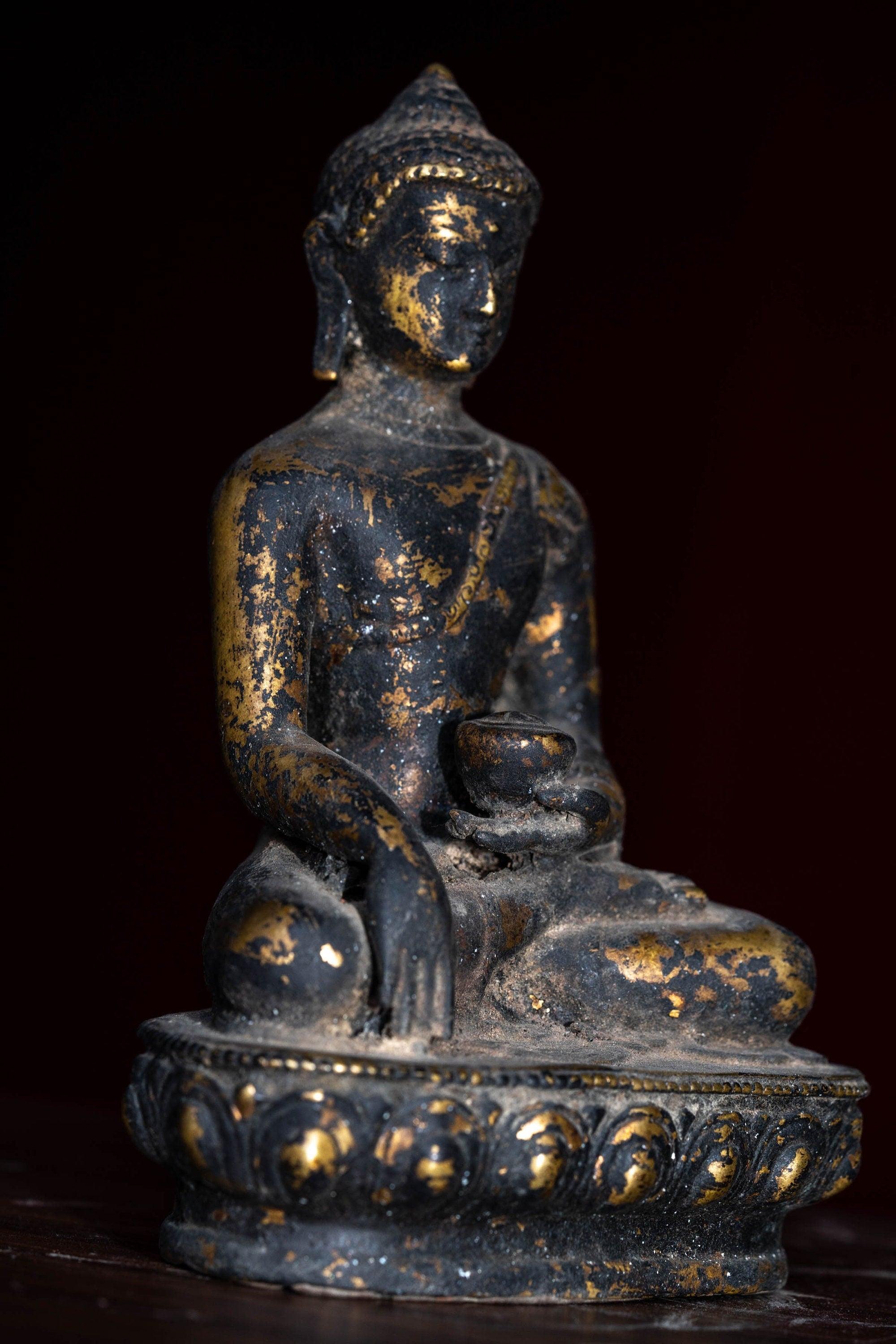 Antique Buddha Statue of Shakyamuni Buddha
