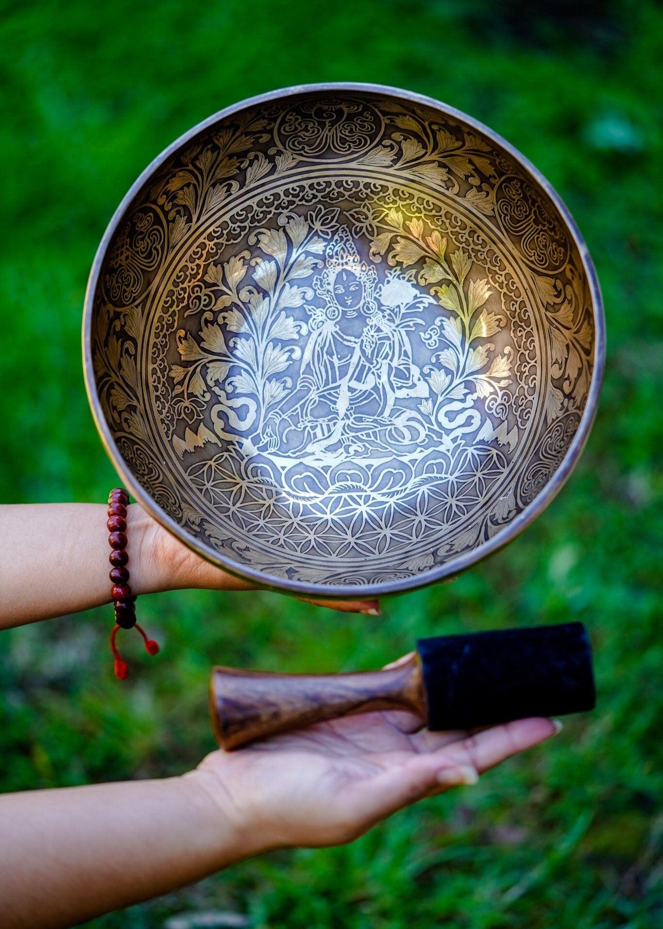 9-inch White Tara Singing Bowl 